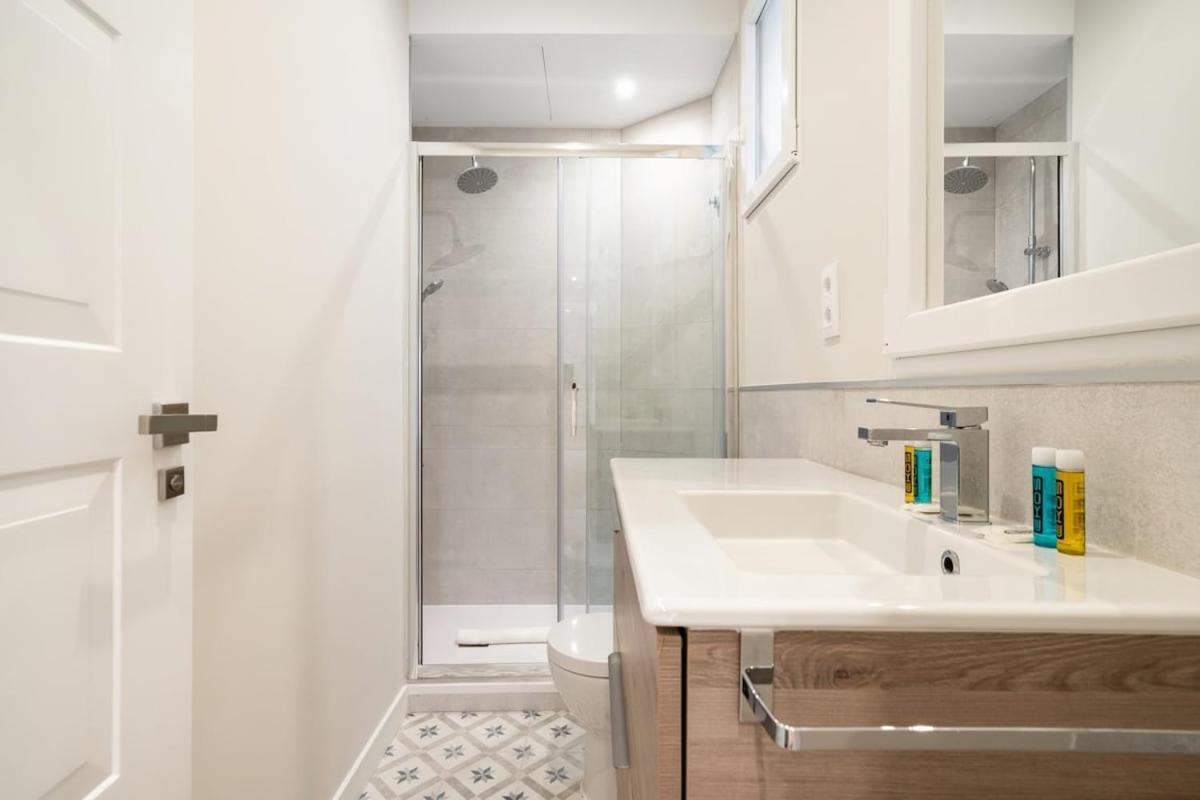 Apartamento Modern, Brand-new For 4 In Letras - Huertas Madrid