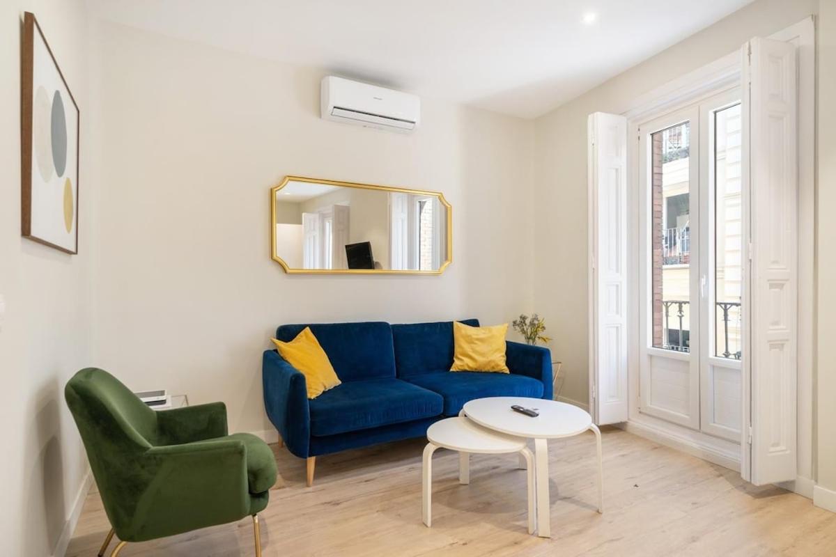 Modern, Brand-new For 4 In Letras - Huertas Apartamento Madrid