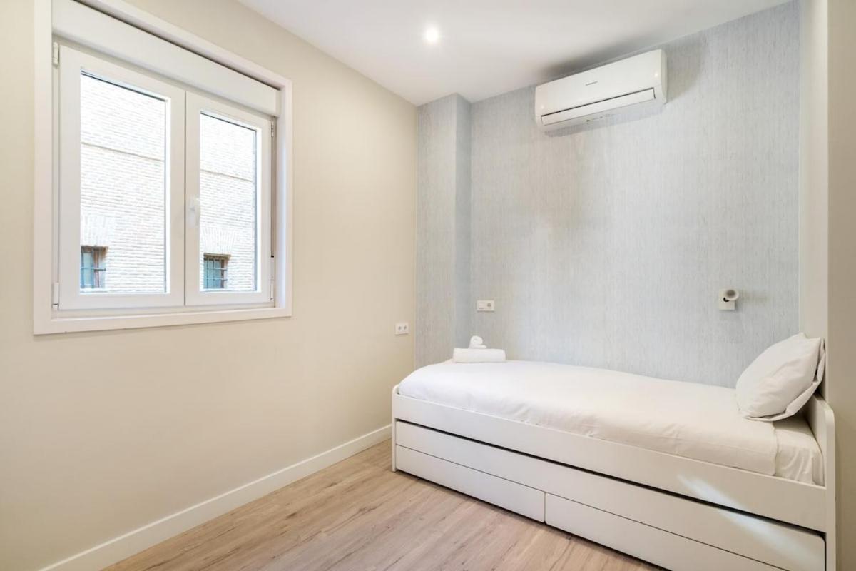 Apartamento Modern, Brand-new For 4 In Letras - Huertas Madrid