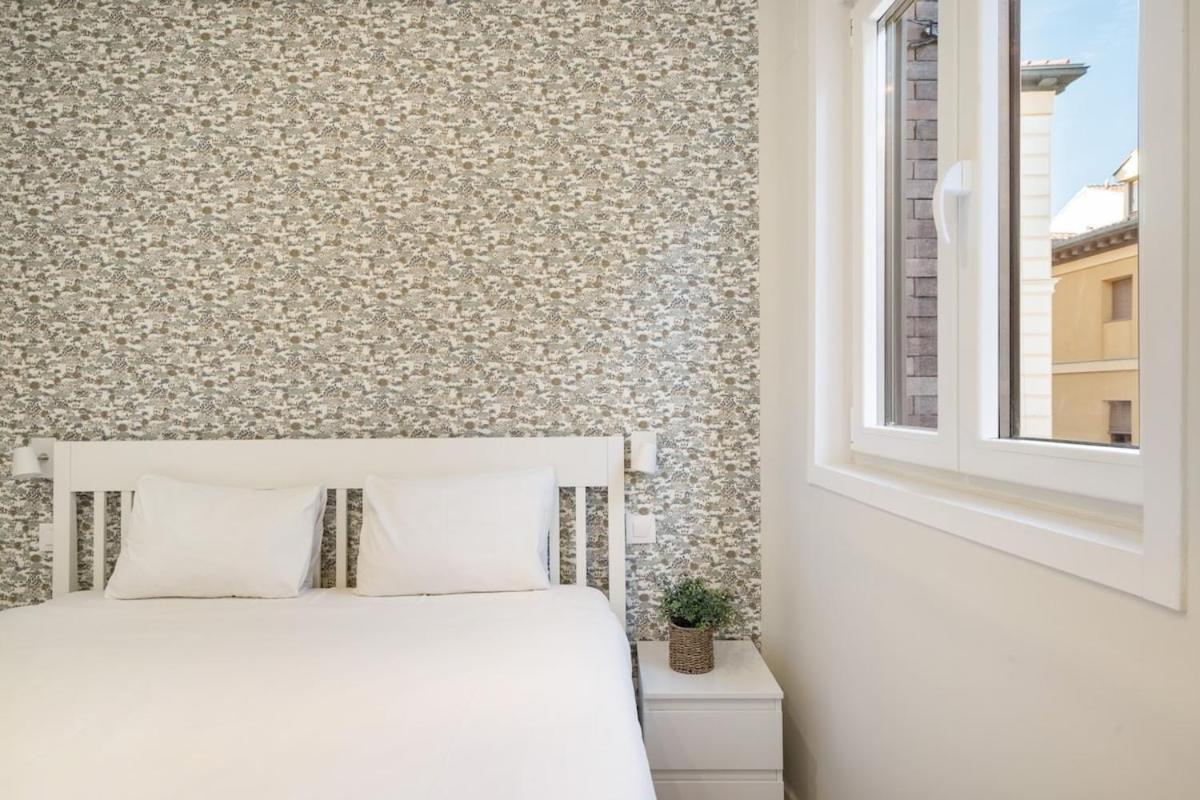 Apartamento Modern, Brand-new For 4 In Letras - Huertas *