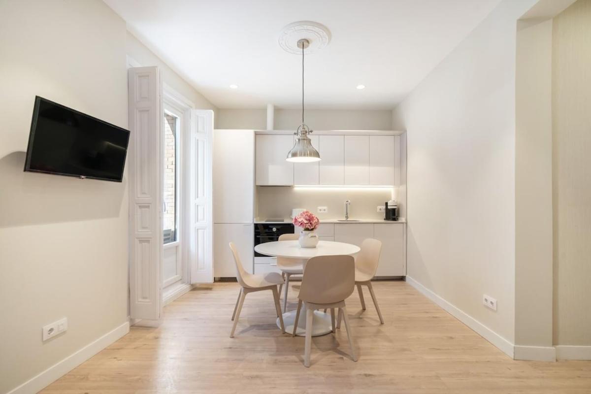 Apartamento Modern, Brand-new For 4 In Letras - Huertas Madrid