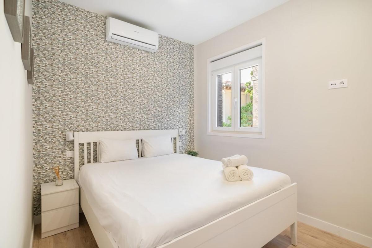 Modern, Brand-new For 4 In Letras - Huertas Apartamento