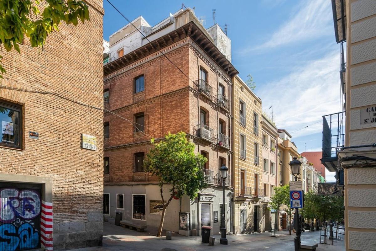 Modern, Brand-new For 4 In Letras - Huertas * Madrid